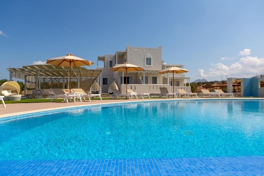 Отель Sun & Moon Villas & Suites 3*