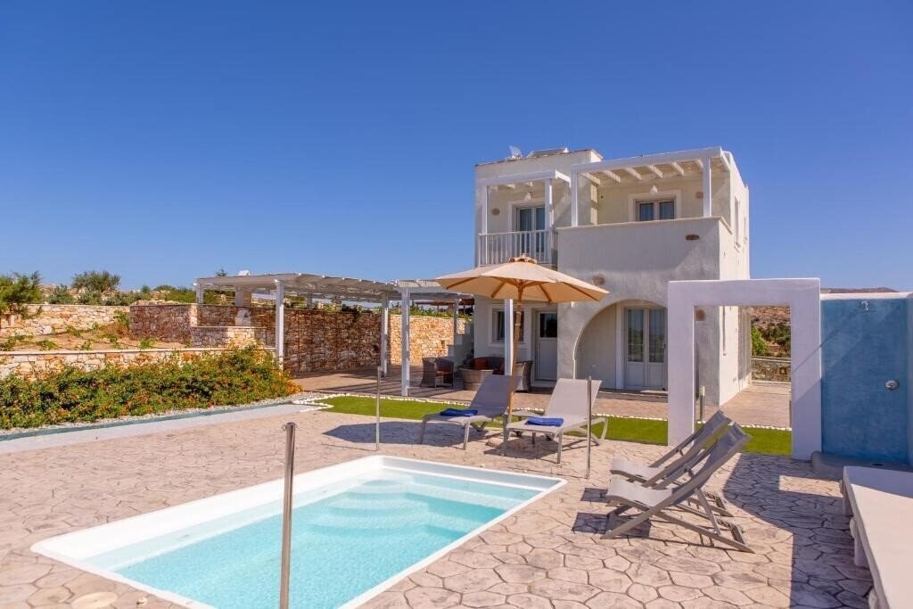 Фото Sun & Moon Villas & Suites 3*