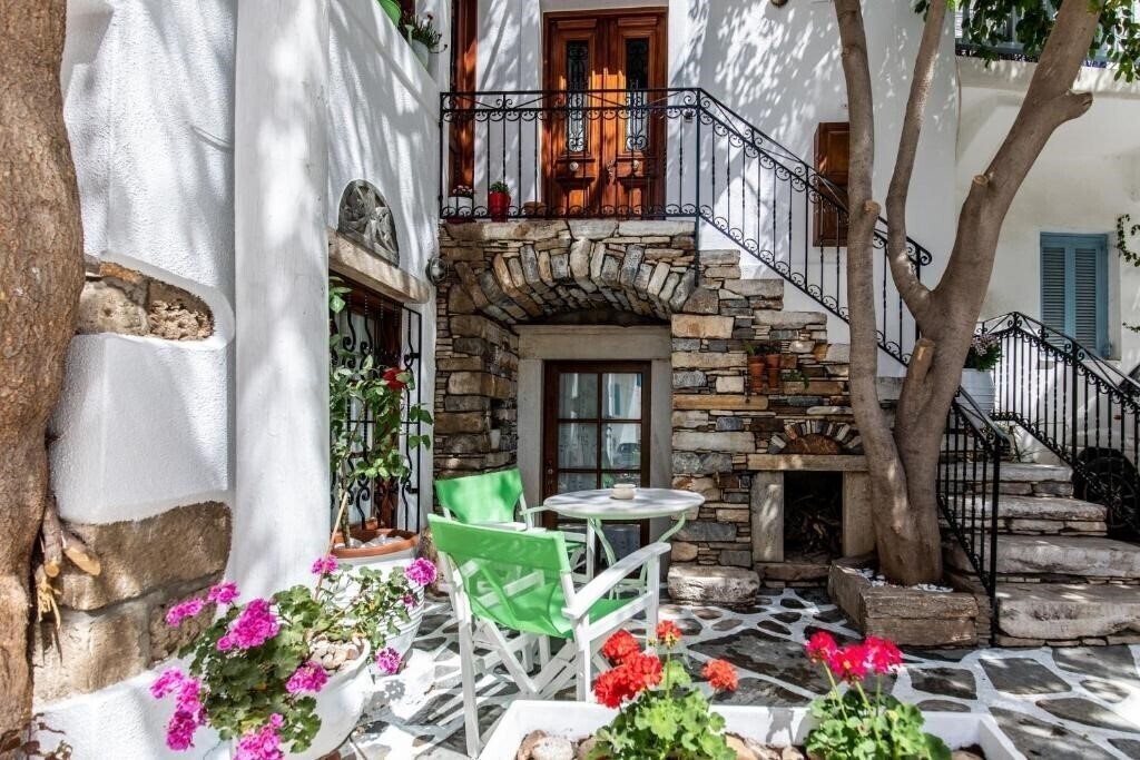 Готель Arco Naxos Luxury Apartments 3*