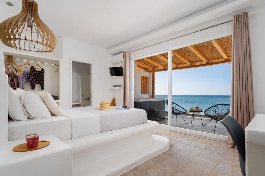 Отель Manios Suites 3*