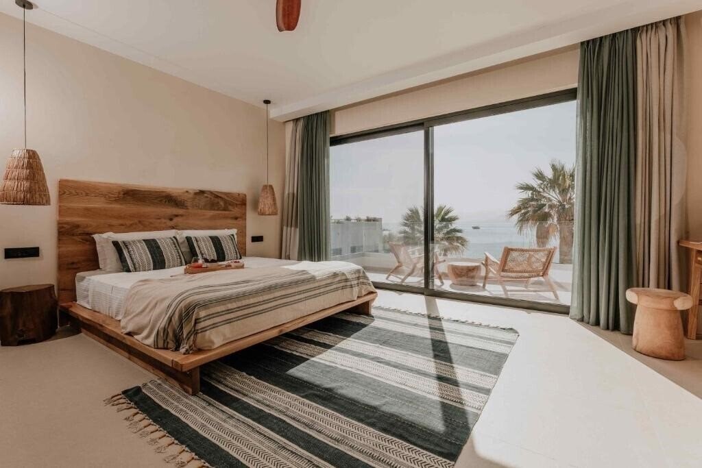 Отель Ostrako Beachside Suites 4*