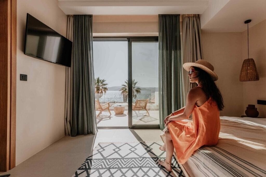 Фотография Ostrako Beachside Suites 4*