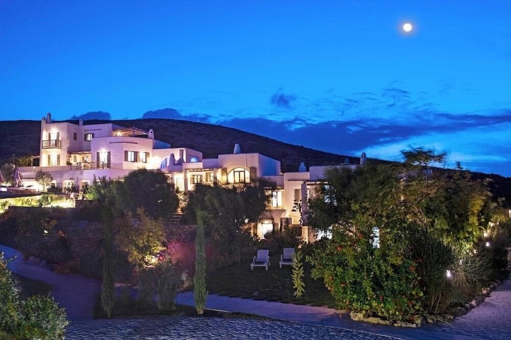 Фото Naoussa Hills Boutique Resort 4*
