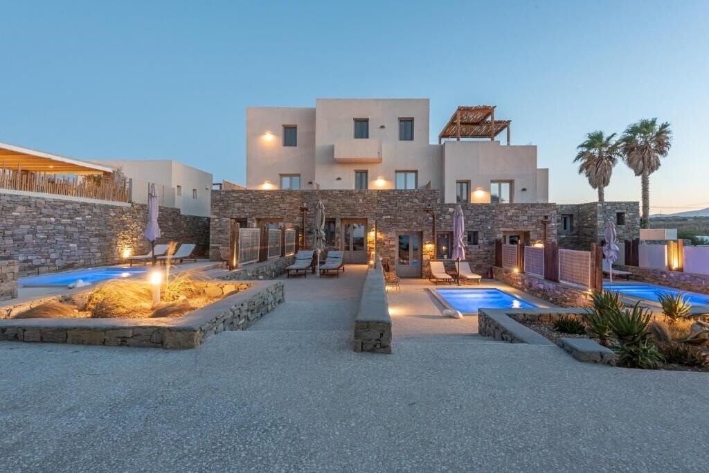 Отель Paros Comfy Suites 4*