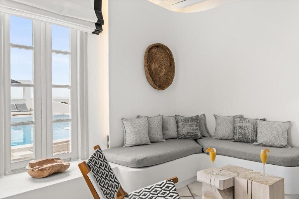 Фото Mr & Mrs White Paros Suites & More 4*
