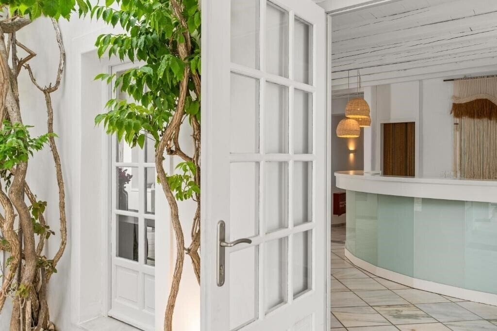 Фотографія Mr & Mrs White Paros Suites & More 4*