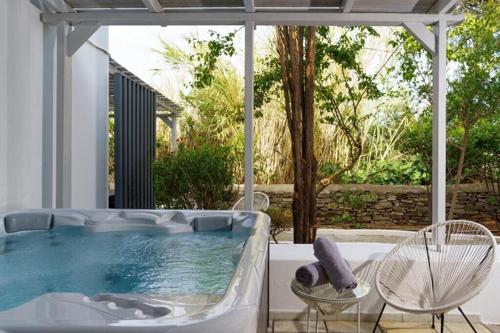 Зображення Mr & Mrs White Paros Suites & More 4*