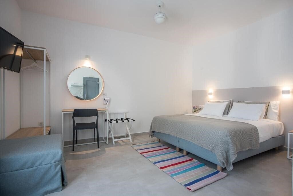 Фото Nautilus Suites 3*