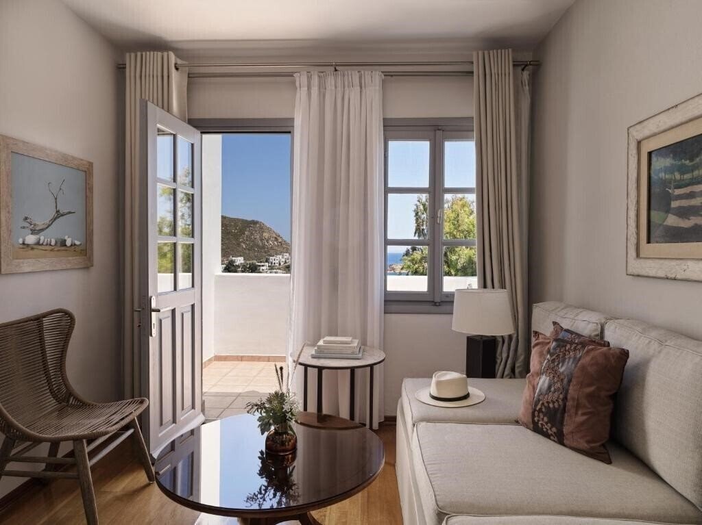 Зображення Petra Hotel & Suites Patmos 2*