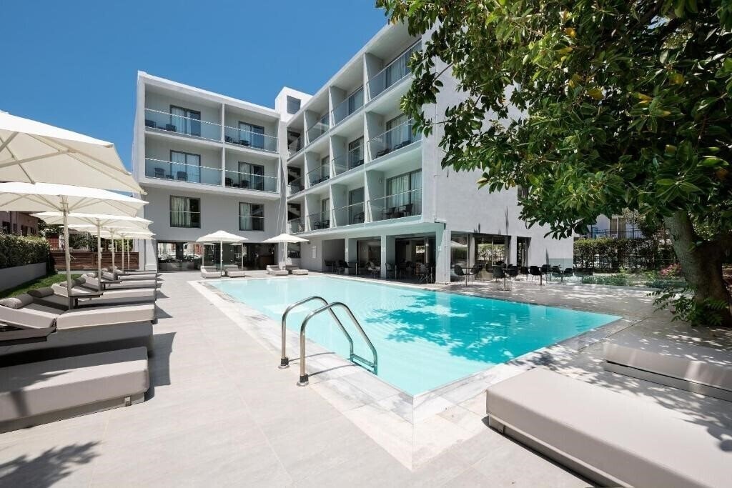 Фото Oktober Downtown Boutique Hotel 3*
