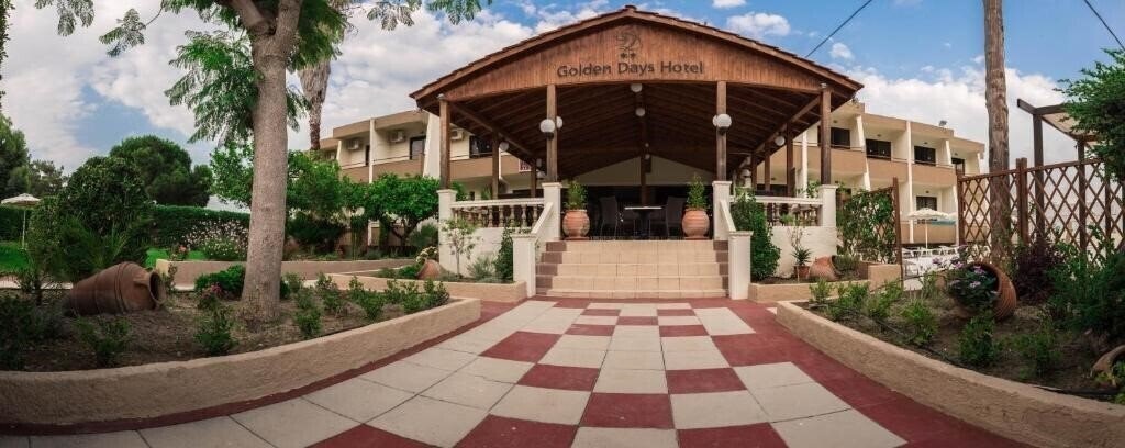 Готель Golden Days Hotel 2*