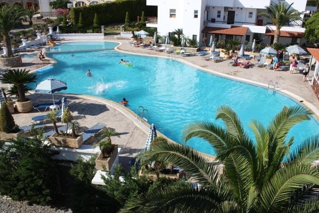 Готель Coliseum Studios & Apartments 3*