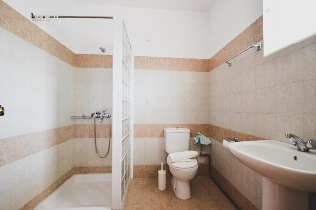 Фотографія Coliseum Studios & Apartments 3*