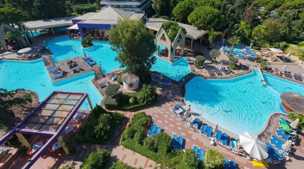 Готель Dionysos Hotel 4*