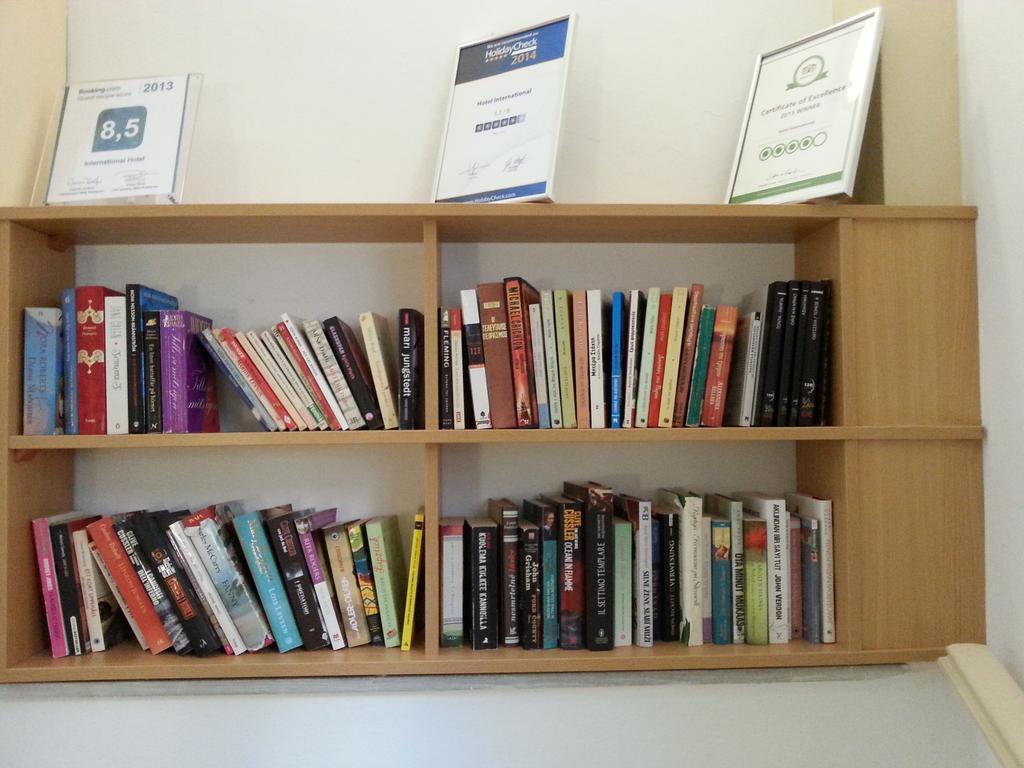 Фотографія International 2*