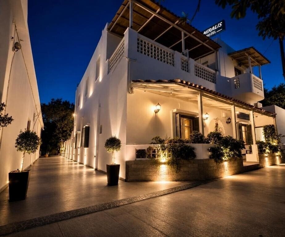 Отель Semiramis 4*