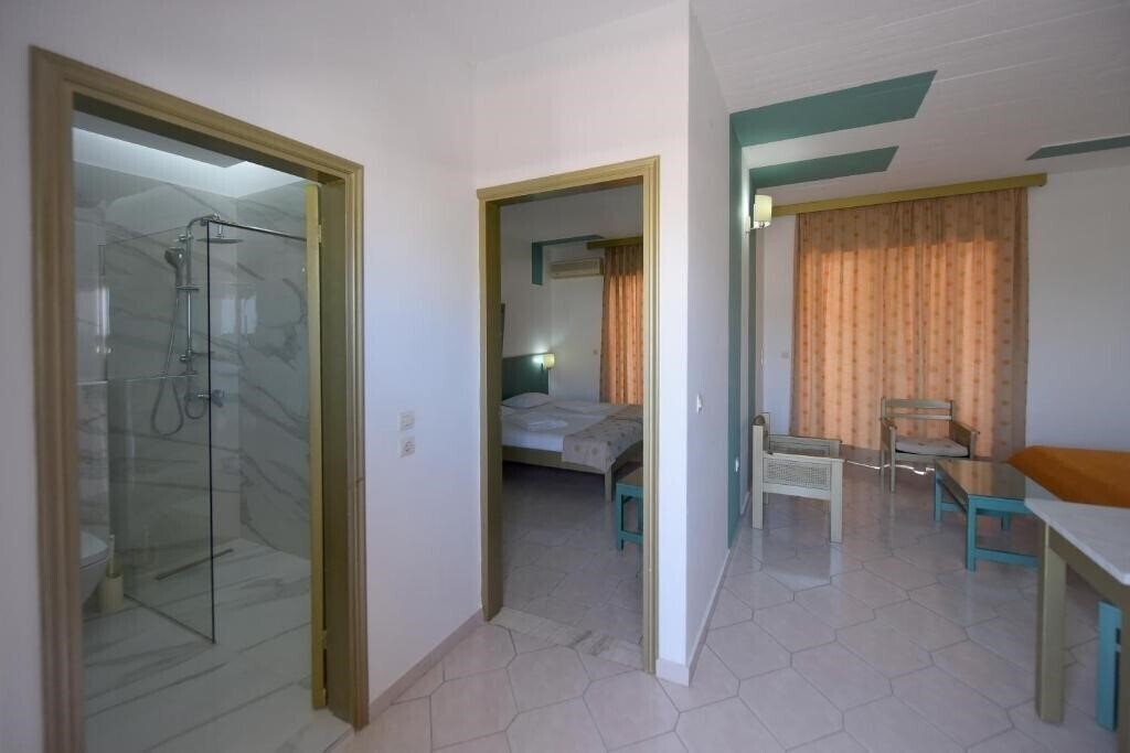 Фотографія Trianta Hotel Apartments 2*
