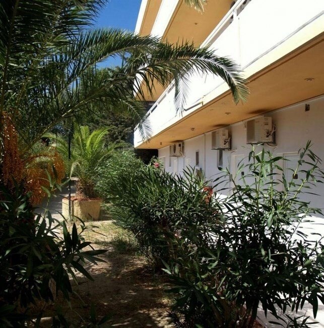 Готель Nest Apartments 2*