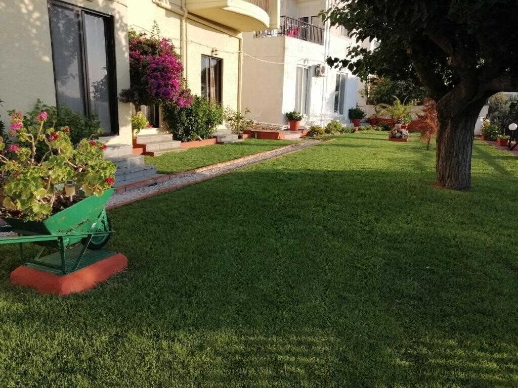Фотографія Green Garden Studios 2*
