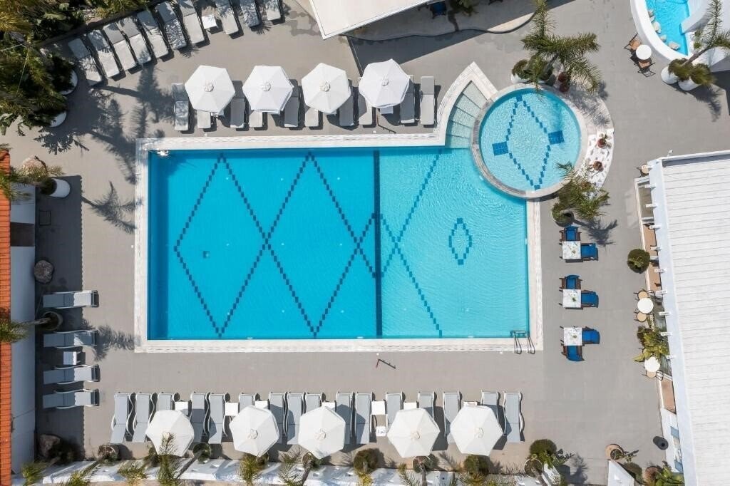 Отель Tina Plus Hotel 4*