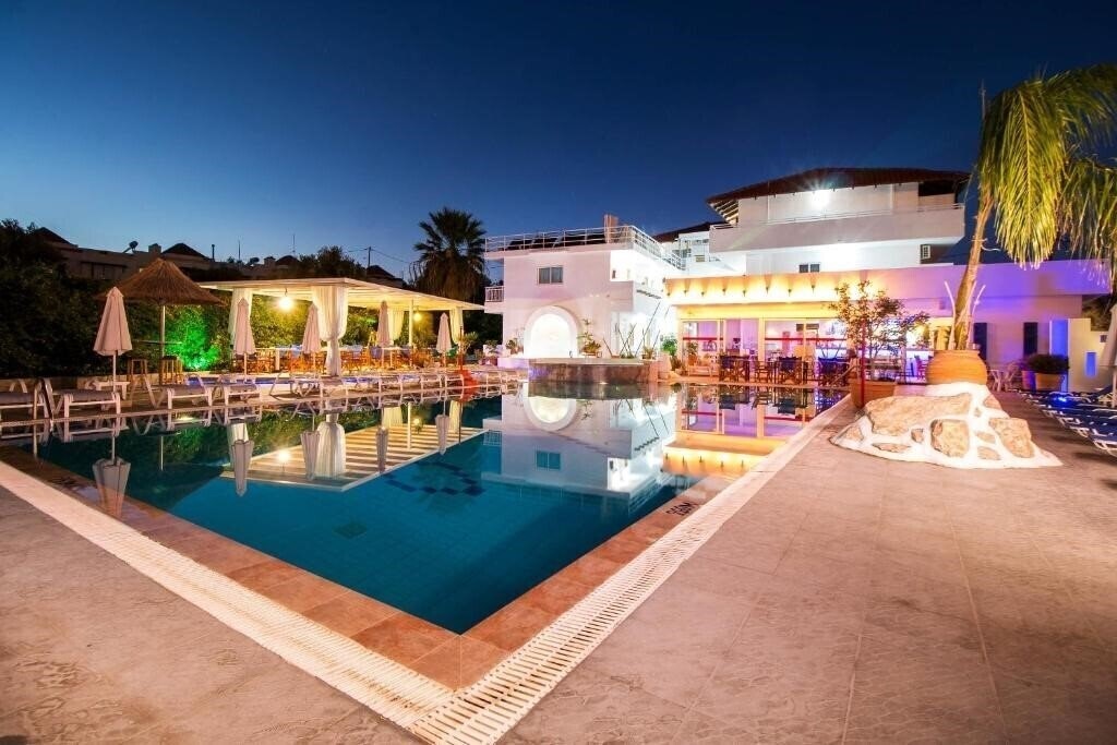 Фото Tina Plus Hotel 4*