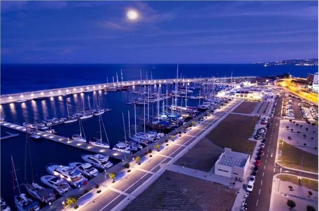 Готель Comfort Hotel 3*