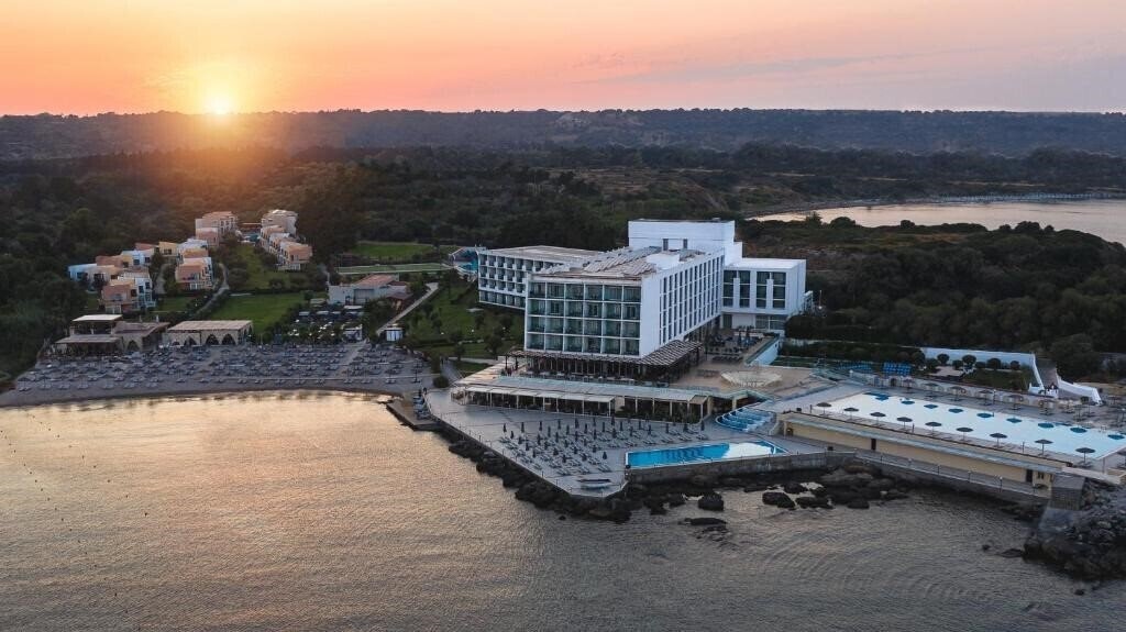 Отель Eden Roc Resort 5*
