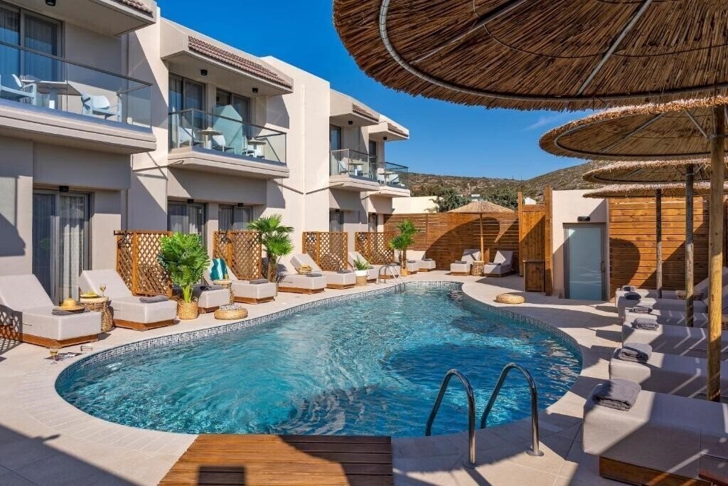 Готель Oasis Hotel 3*