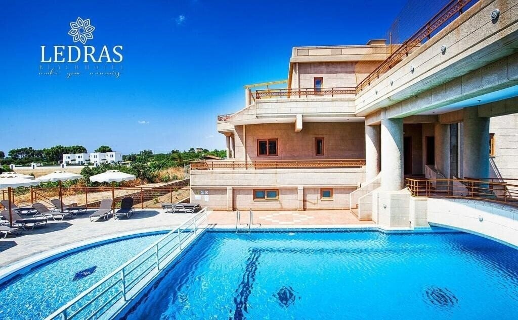 Готель Ledras 4*