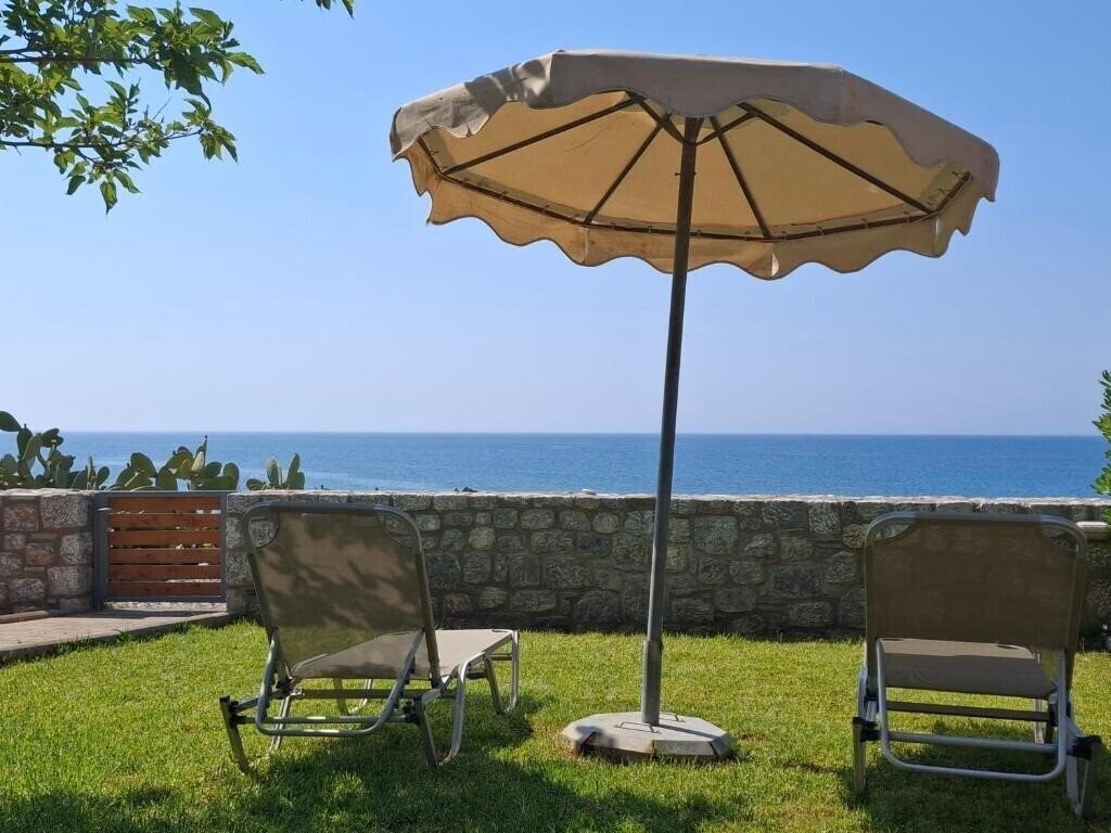 Отель Alisahni Beachfront Villas вилла