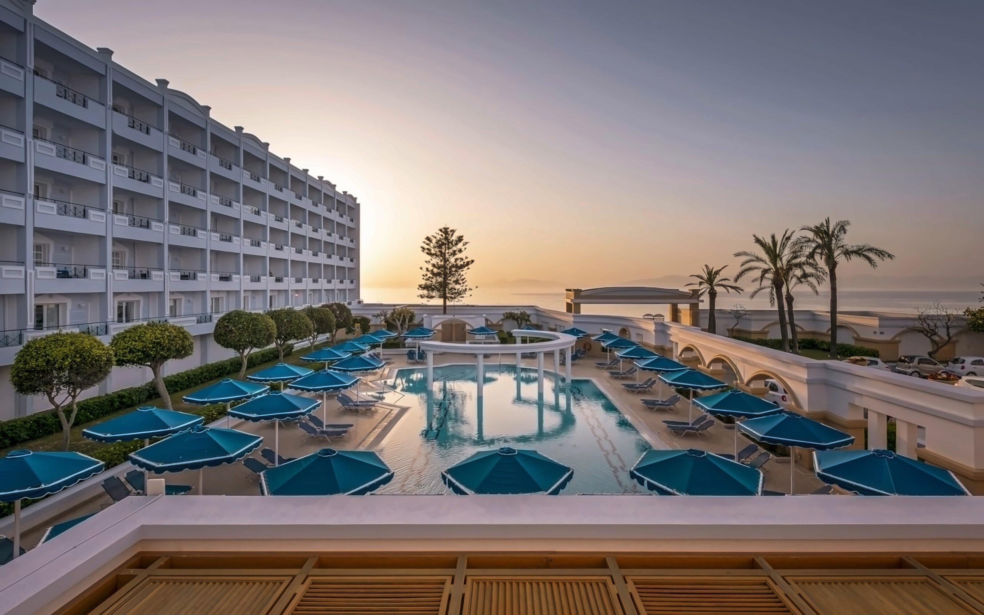 Отель Mitsis Grand Hotel 5*