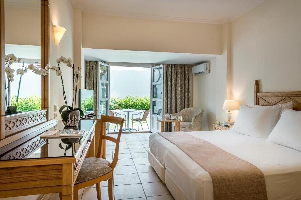 Готель Mitsis Petit Palais 4*