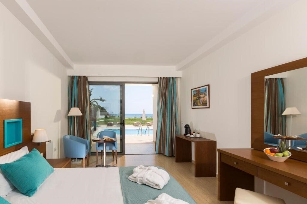 Фото Asterias Beach Resort 5*