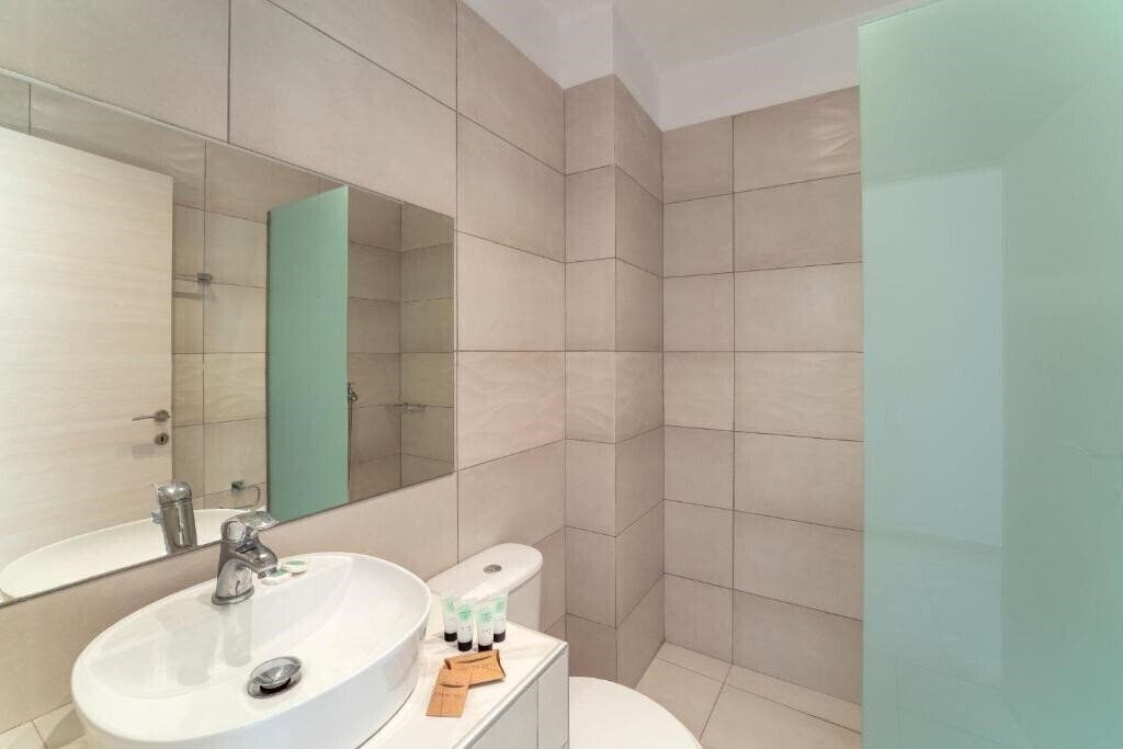 Фотографія Beach Break Boutique Apartments 3*