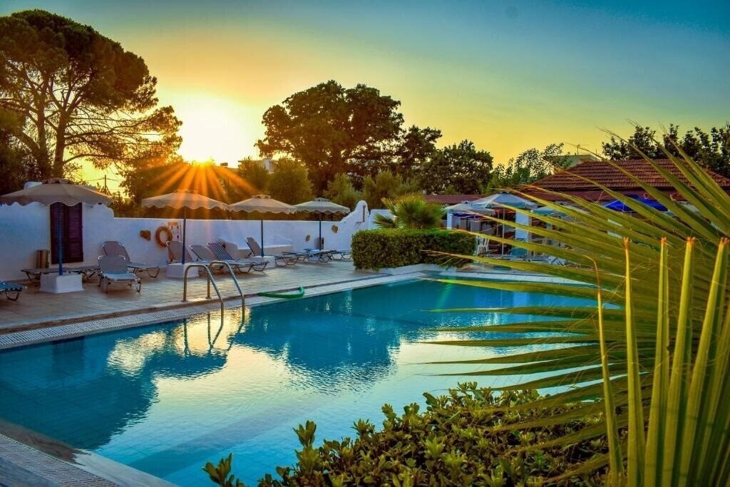 Фото Nathalie Hotel 3*