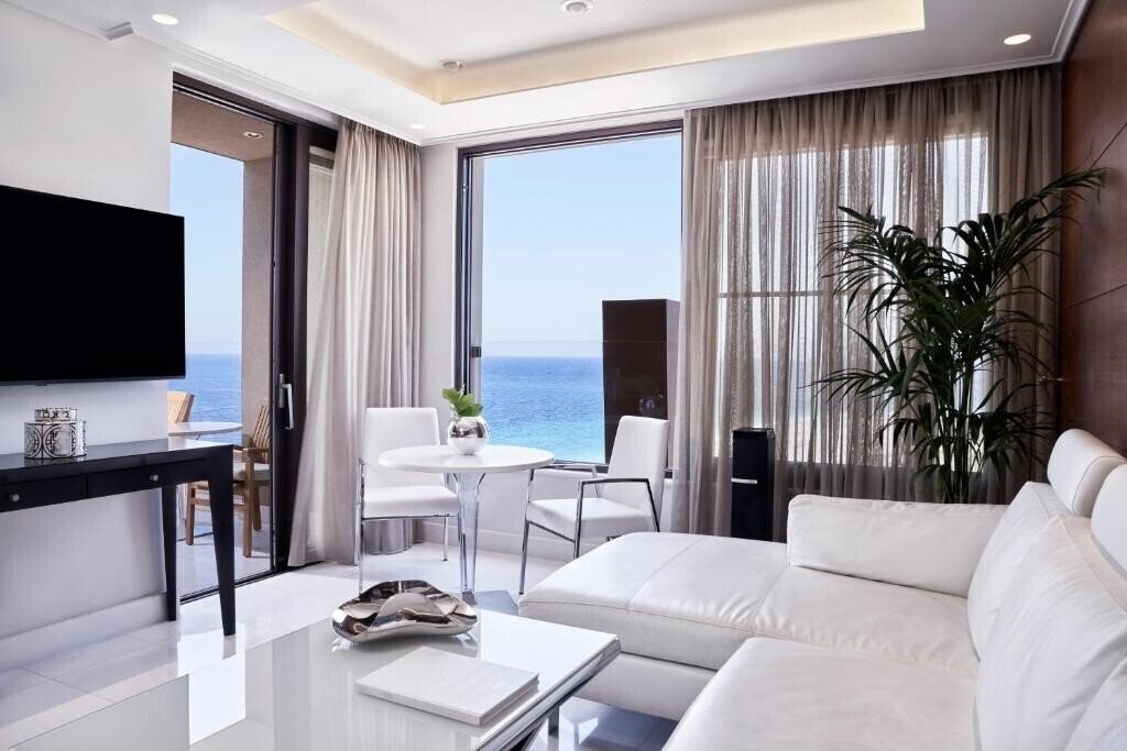 Фотографія Bellevue On The Beach Suites 5*
