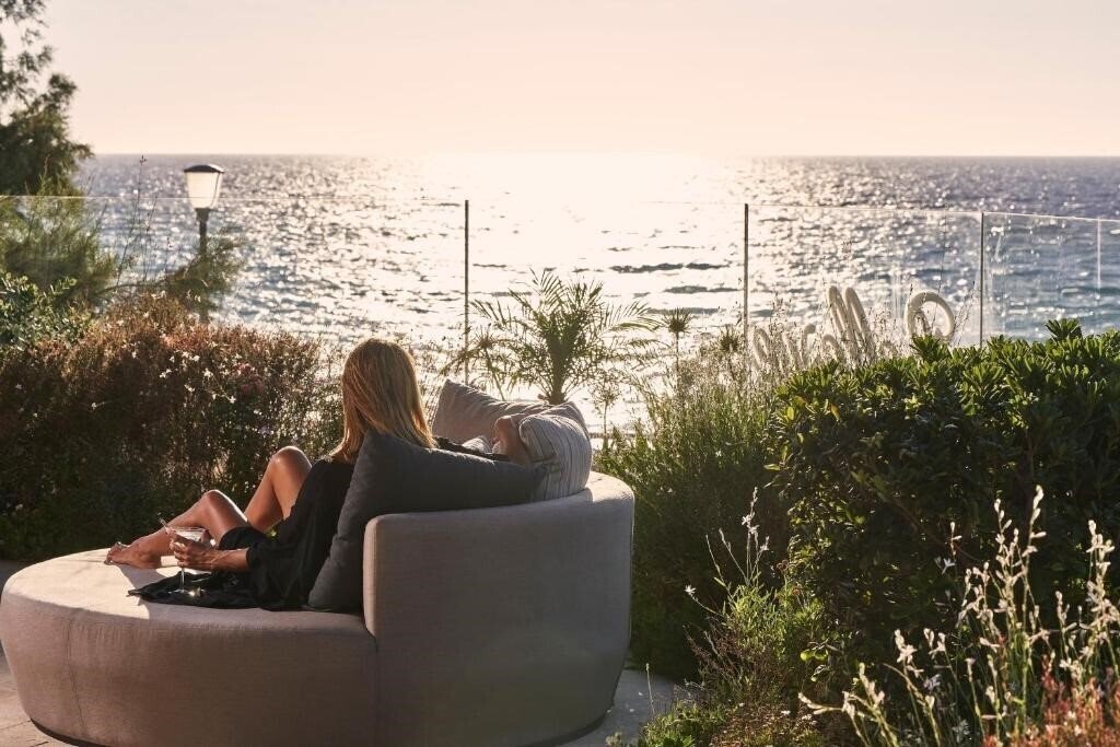 Картинка Bellevue On The Beach Suites 5*