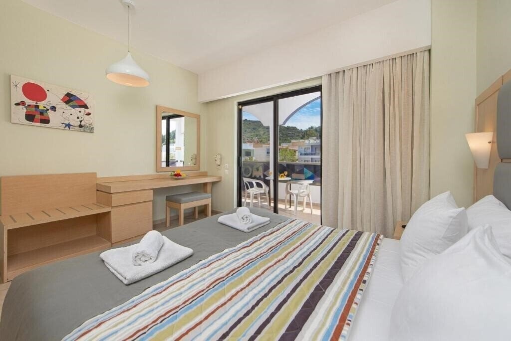 Фото Sunny Days Hotel 4*