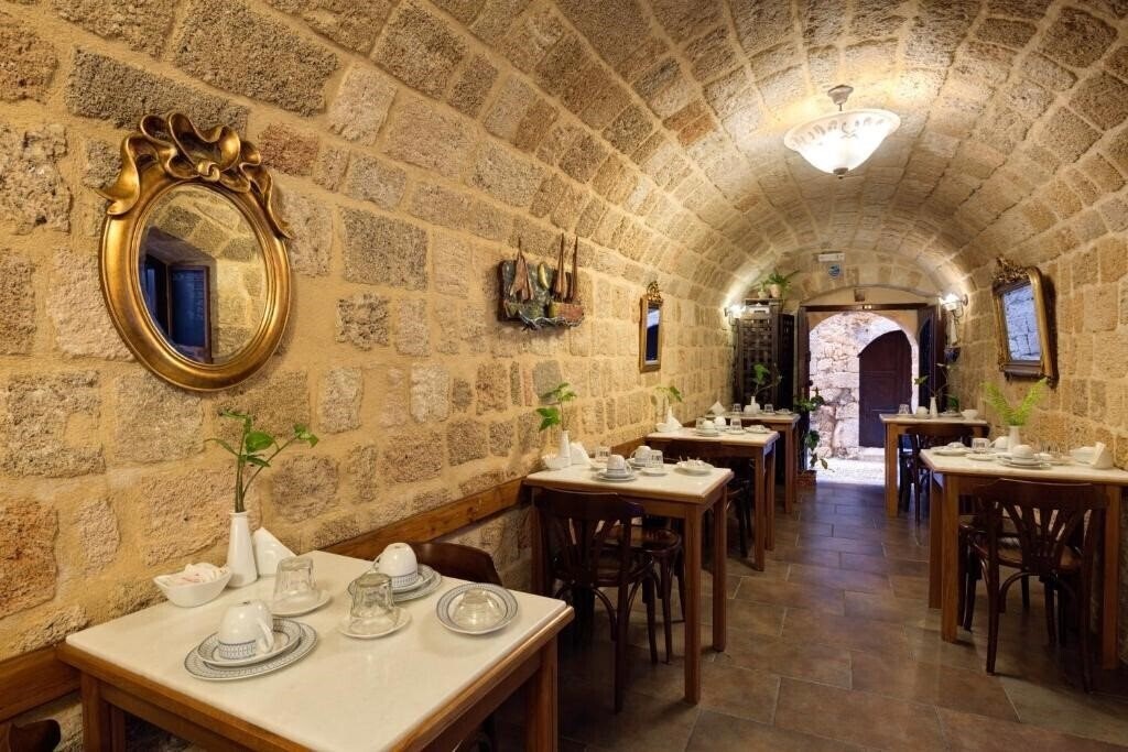 Фотографія Camelot Traditional & Classic Hotel 3*