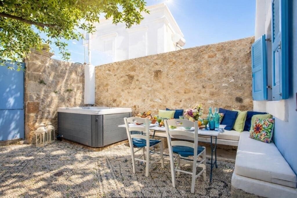Готель Traditional Villa 3*