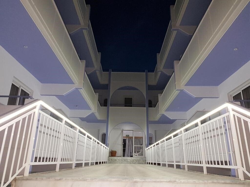 Готель Pyrgos Hotel Apartments 2*