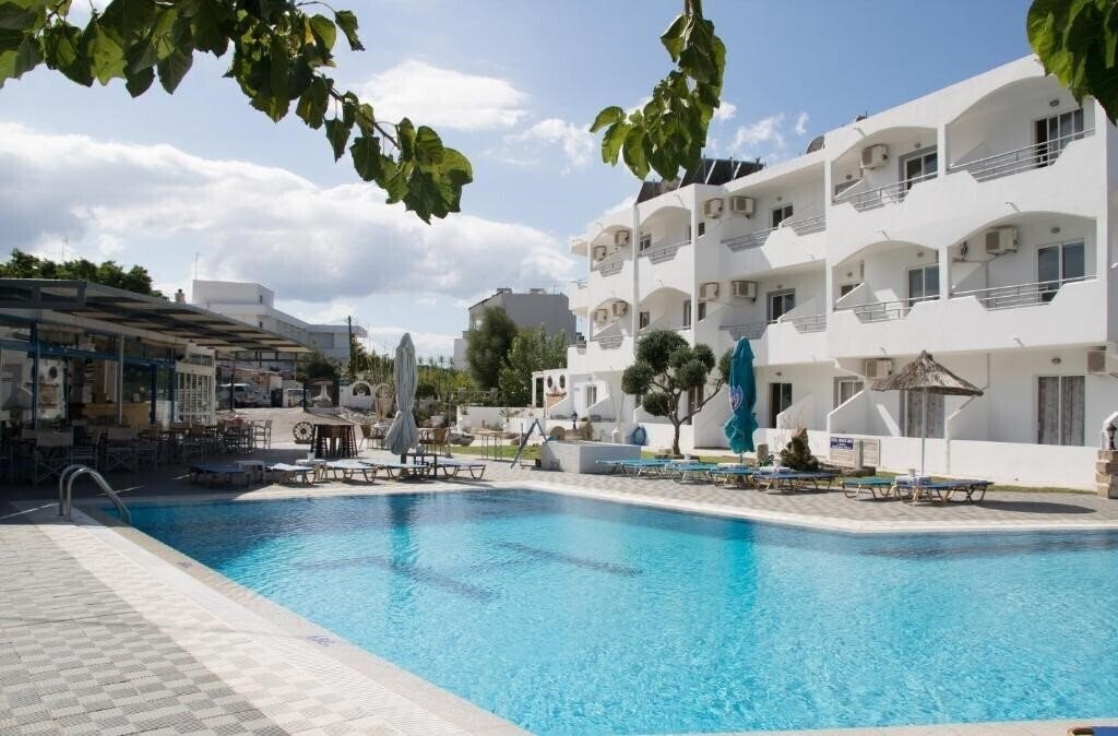 Отель Lisabeth Apartments 2*
