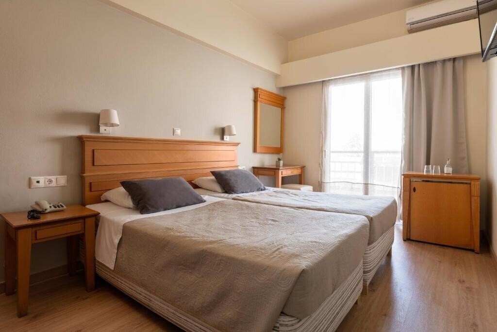 Фото City Plus Hotel 2*