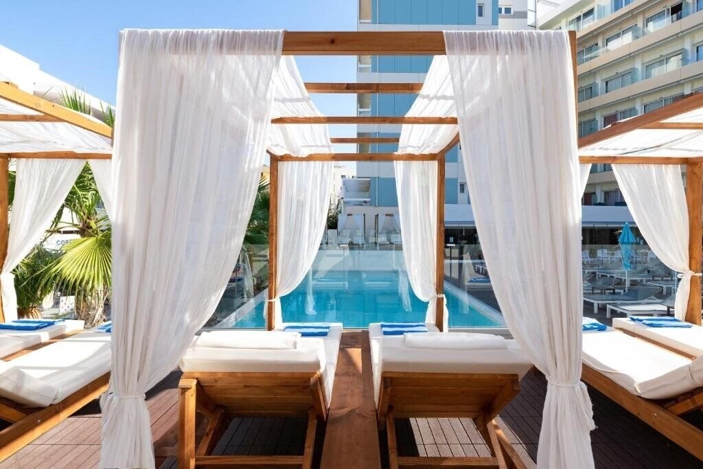 Готель Rhodes Arte City Hotel 4*