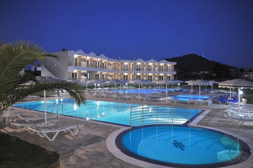 Готель Emerald (Ialyssos) 3*