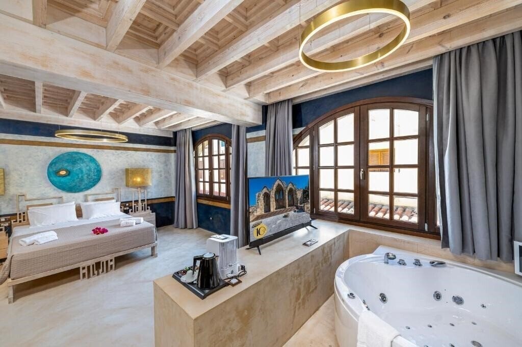 Отель 10GR Boutique Hotel & Wine Bar 5*