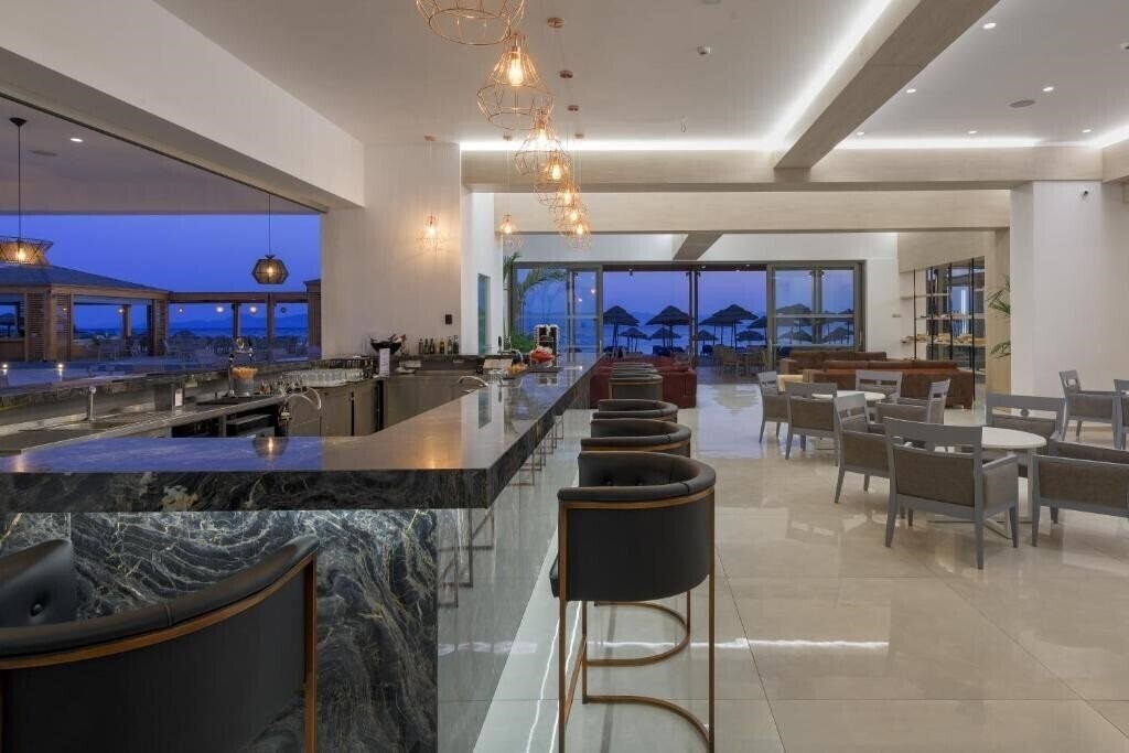 Картинка Avra Beach Resort Hotel & Bungalows 4*
