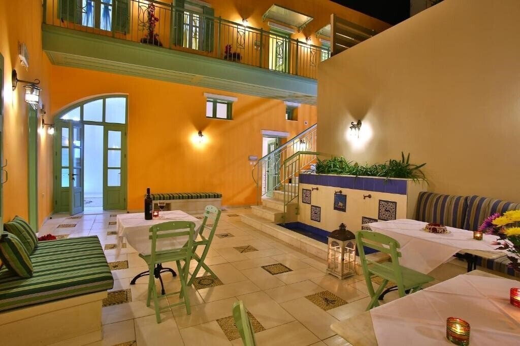 Картинка Efchi Suites 1904 4*