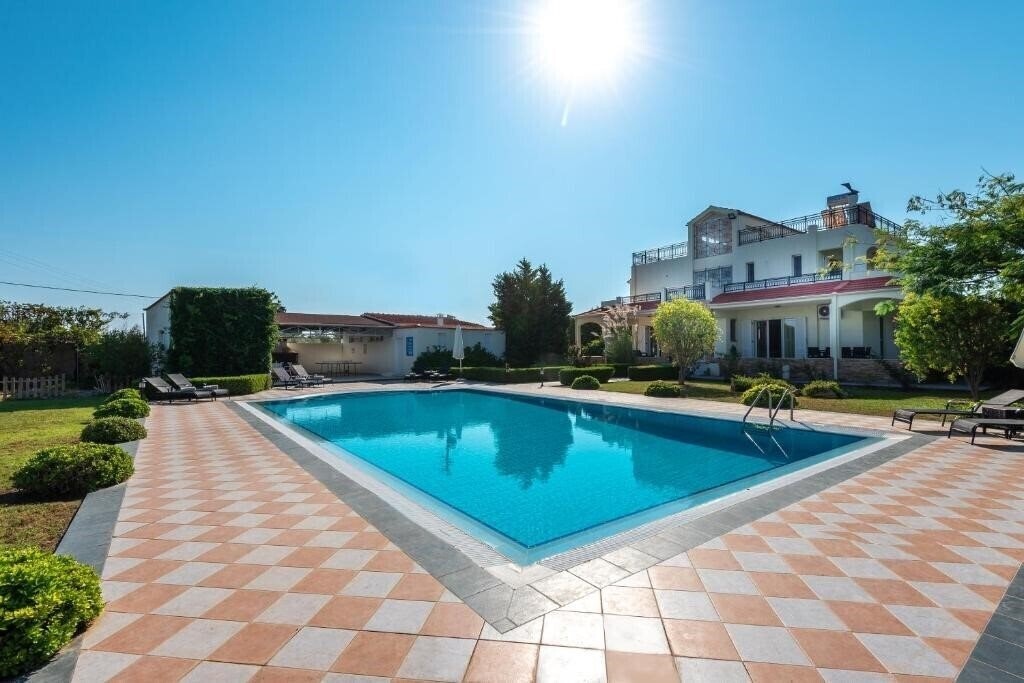 Отель Royal Classico Villa 4*