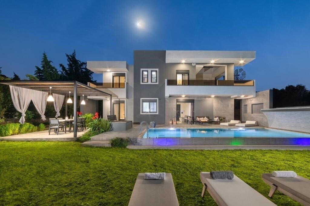 Отель Harmony Residences 4*